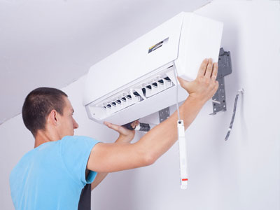 Man install air condition unit